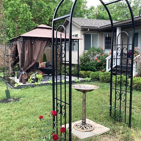 Summer Solstice Bed & Breakfast ナイアガラオンザレイク エクステリア 写真
