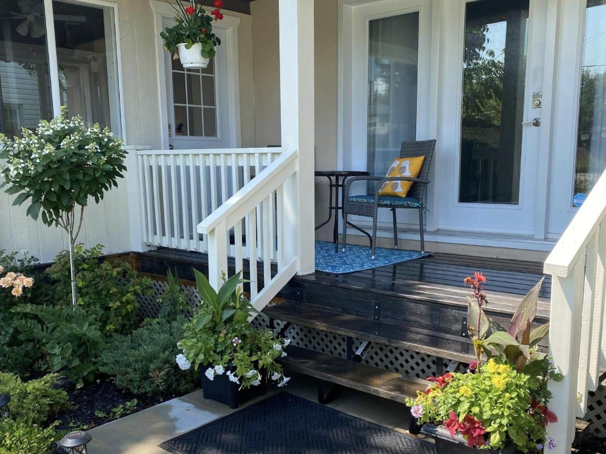 Summer Solstice Bed & Breakfast ナイアガラオンザレイク エクステリア 写真