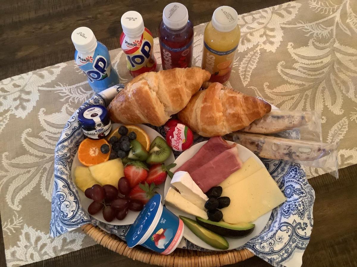 Summer Solstice Bed & Breakfast ナイアガラオンザレイク エクステリア 写真